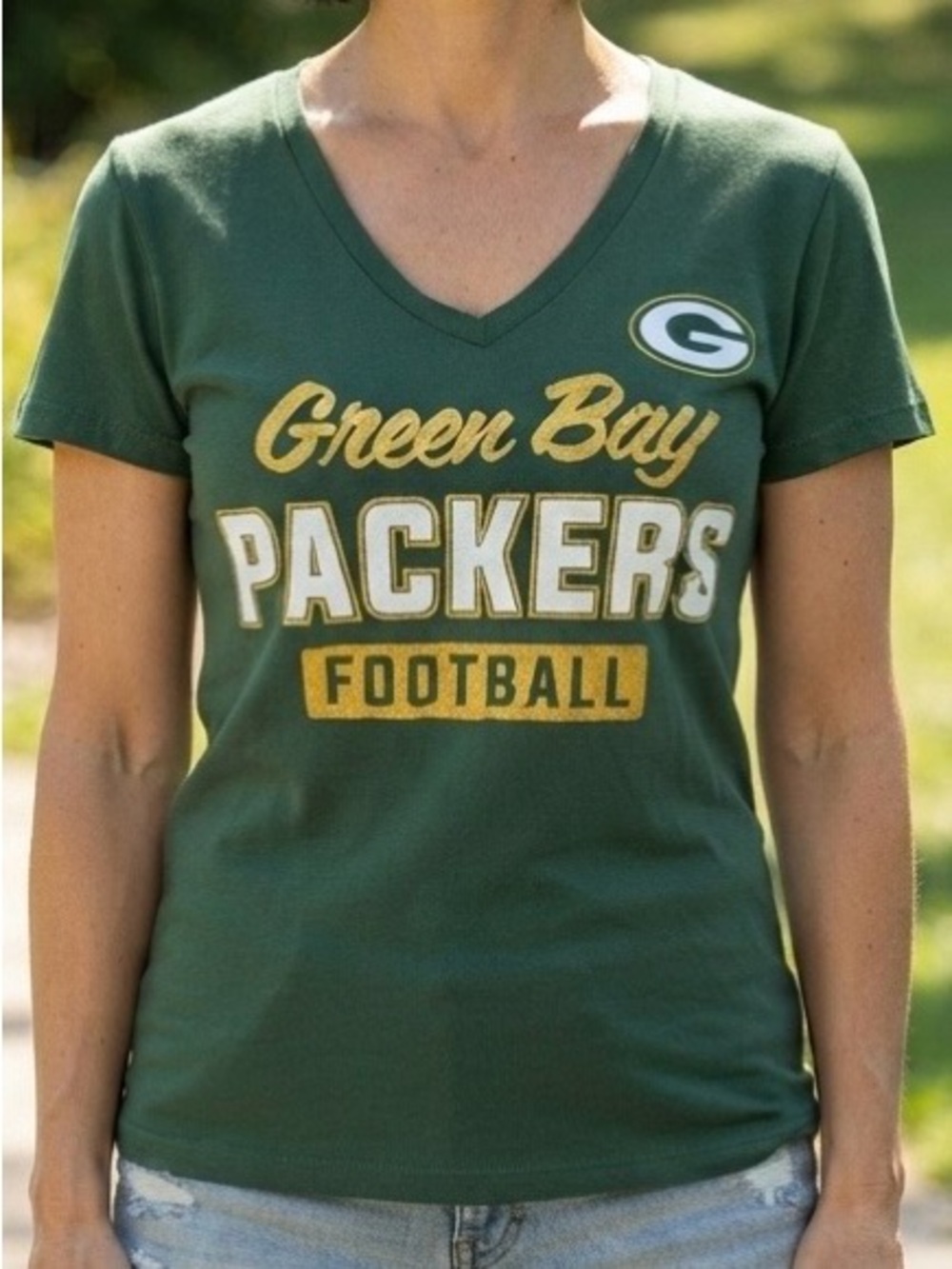 Green Bay Packers Football V-Neck T-Shirt Green Gold Glitter Logo NFL Apparel M